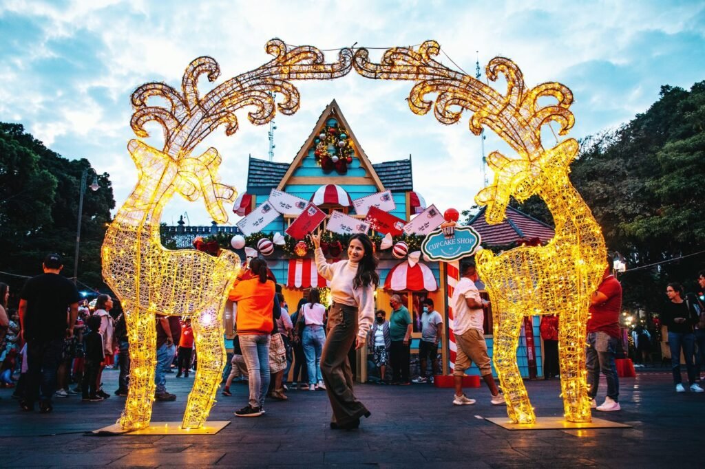 Arco de venados luminosos en una plaza
