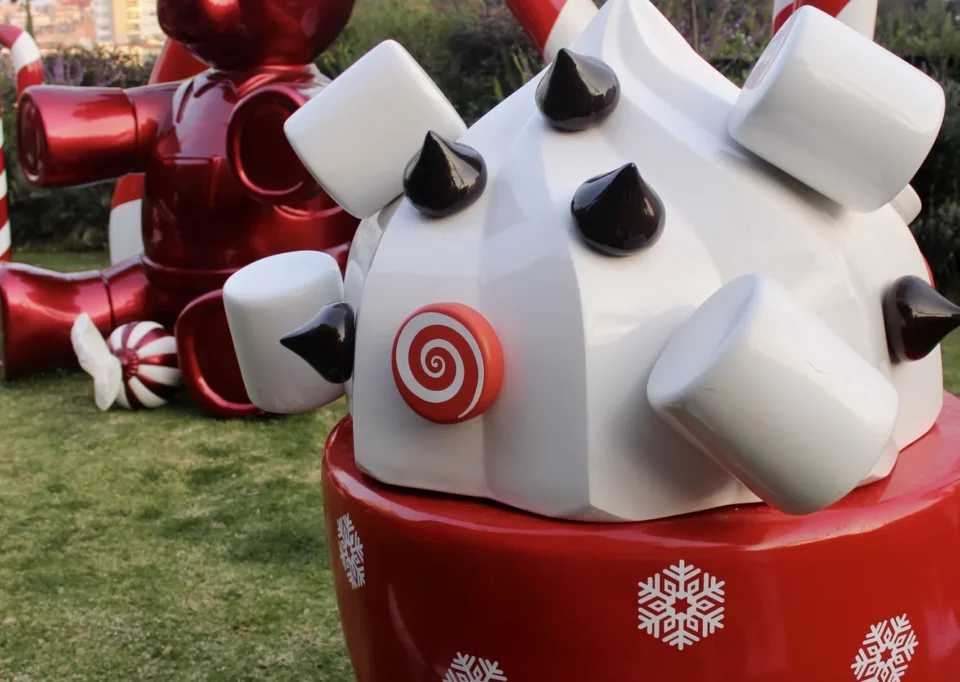 Taza gigante con malvaviscos y oso rojo